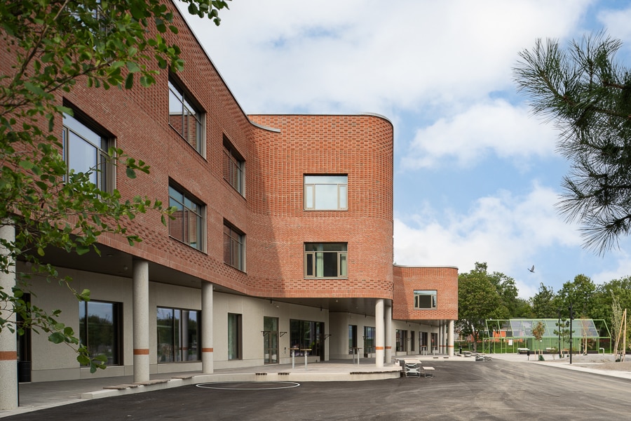 Eleonoraskolan - tegelkvalité. 8 Eleonoraskolan i Botkyrka kommun. Byggare är Arcona, arkitekt är Arkitema. Tegelfasad.